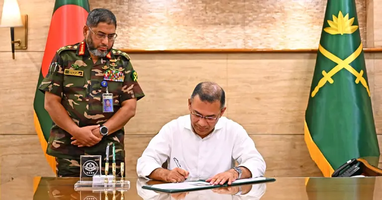 প্রধানমন্ত্রীর সঙ্গে সেনাপ্রধান